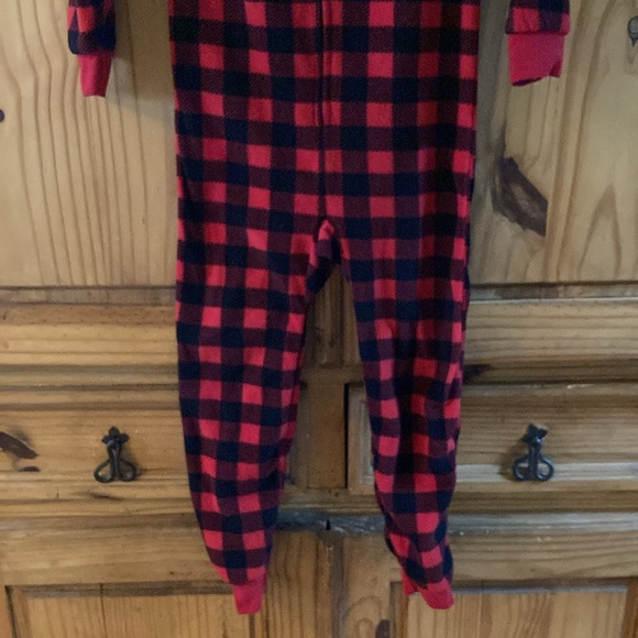 Kids PJ’s & Presenta red black hooded reindeer one piece pajamas size 4/5 - Picture 3 of 6